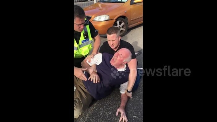 Cop wrestles road rage driver to ground after explosive rant